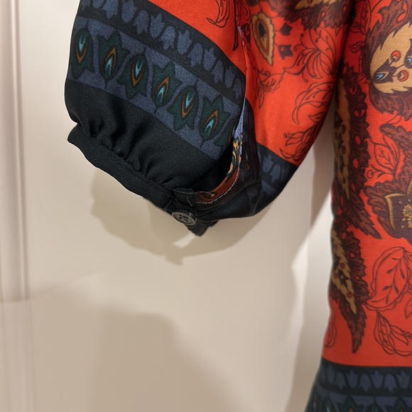 Off the shoulder, tie neck print top - Picture 3 of 4